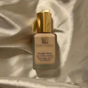 ESTEEE LAUDER DOUBLE WEAR FOUNDATION
